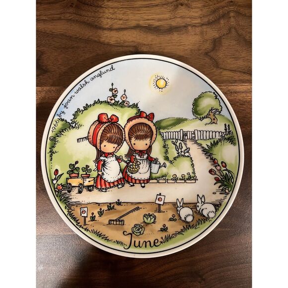 Vintage Joan Walsh Anglund Ceramic Decorative Plate - Picture 1 of 3